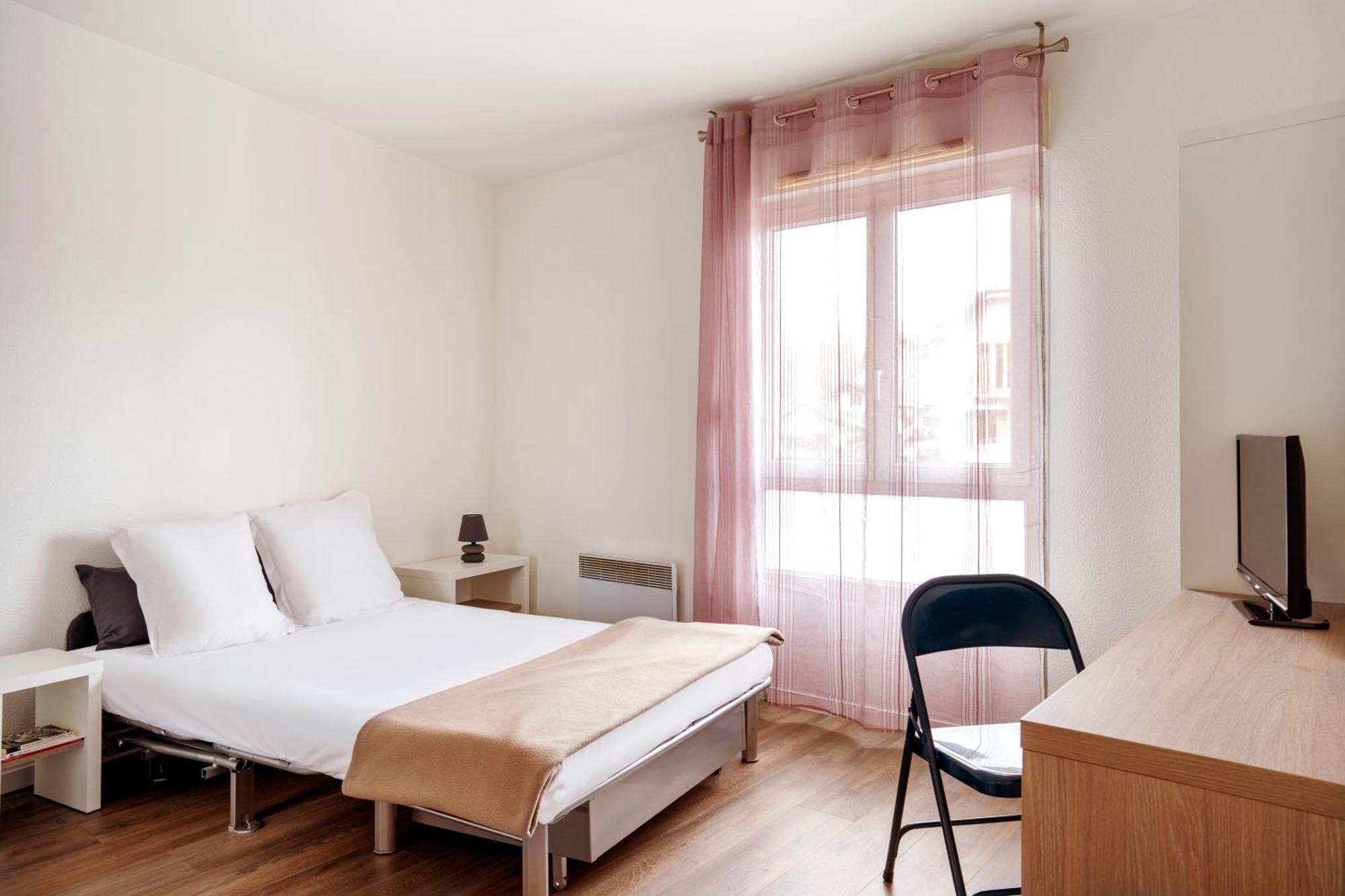 Aparthotel Sejours & Affaires Annecy Le Pont Neuf Cran-Gévrier Exterior foto