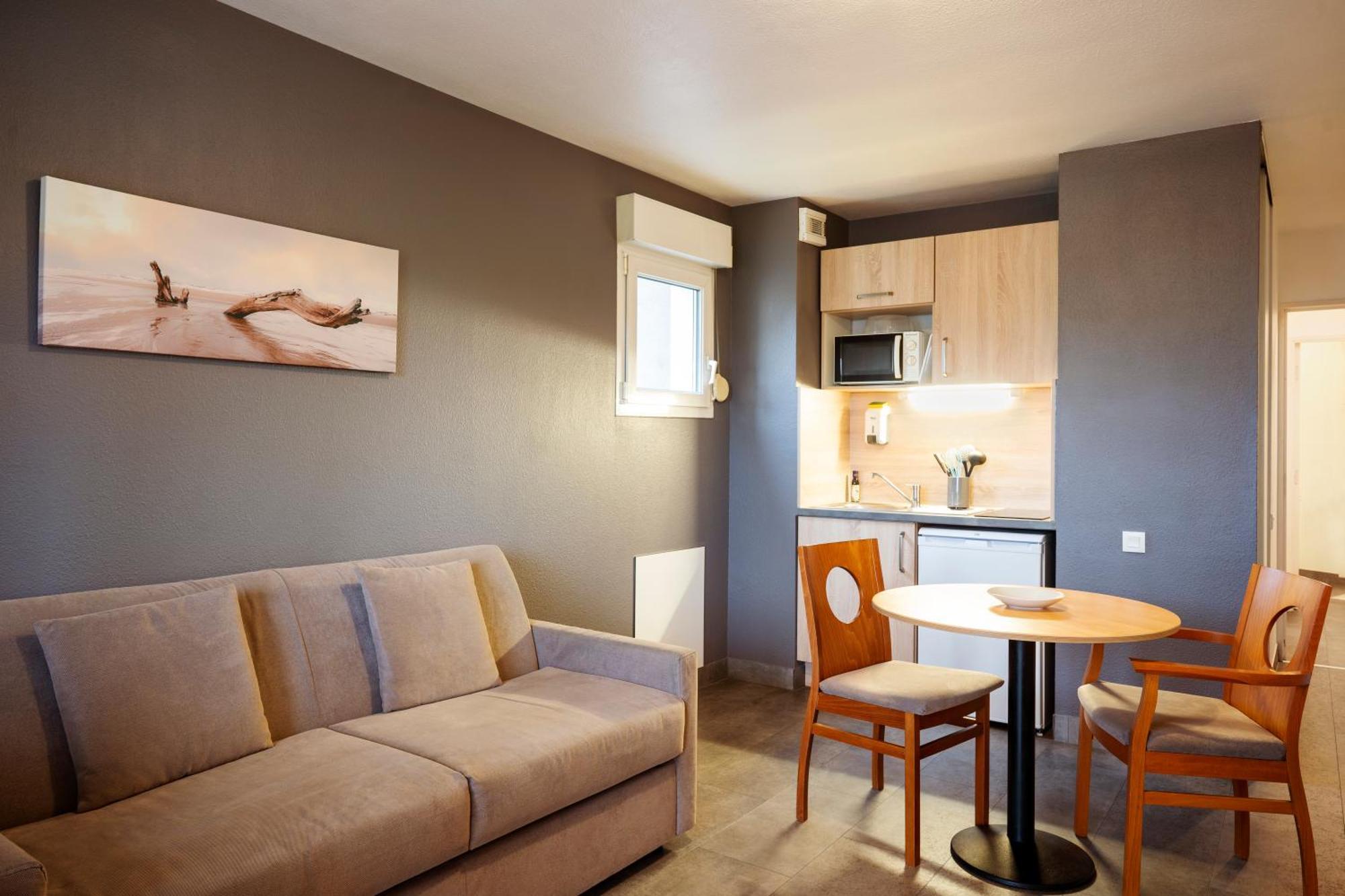Aparthotel Sejours & Affaires Annecy Le Pont Neuf Cran-Gévrier Exterior foto